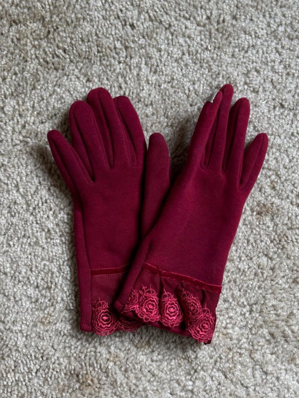 Burgundy fleece-lined gloves - lace cuffs, reactive finger and thumb
